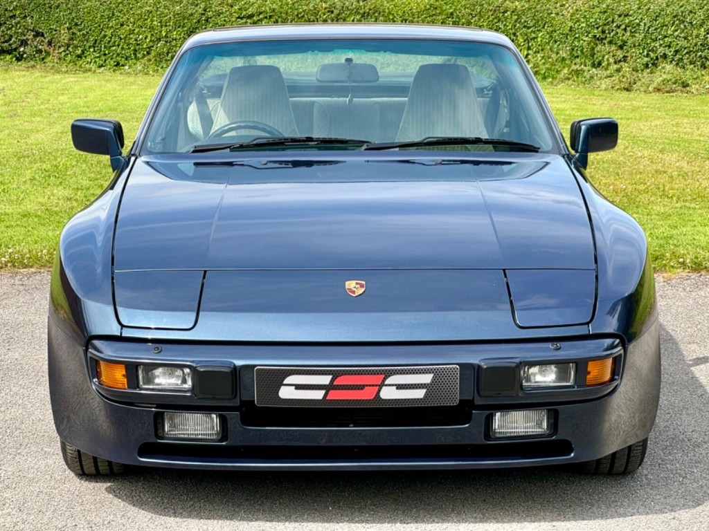 PORSCHE 944