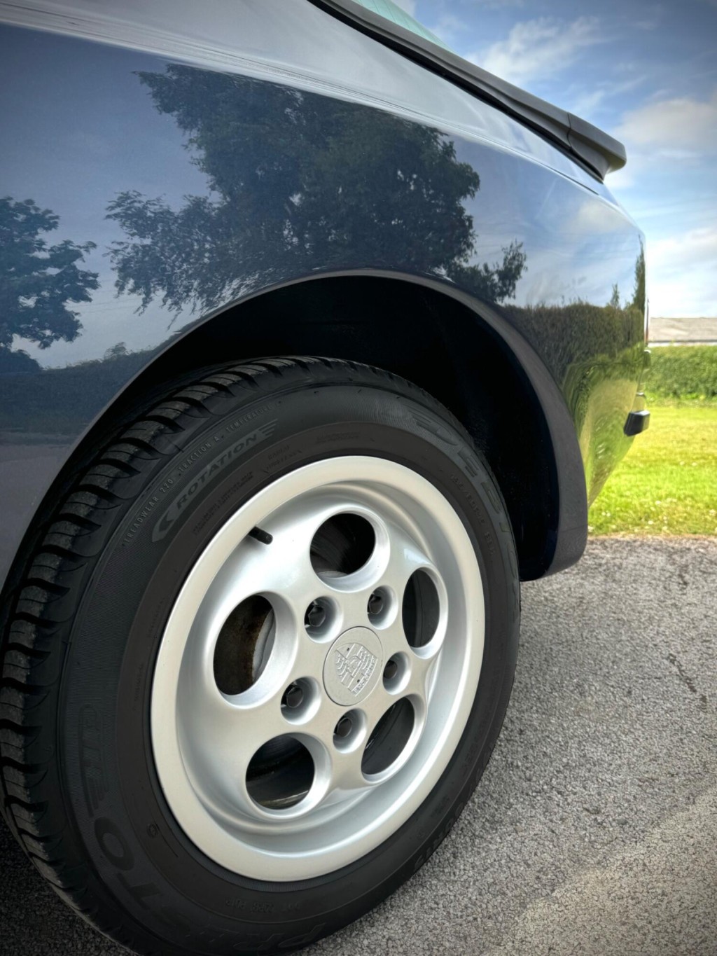 PORSCHE 944