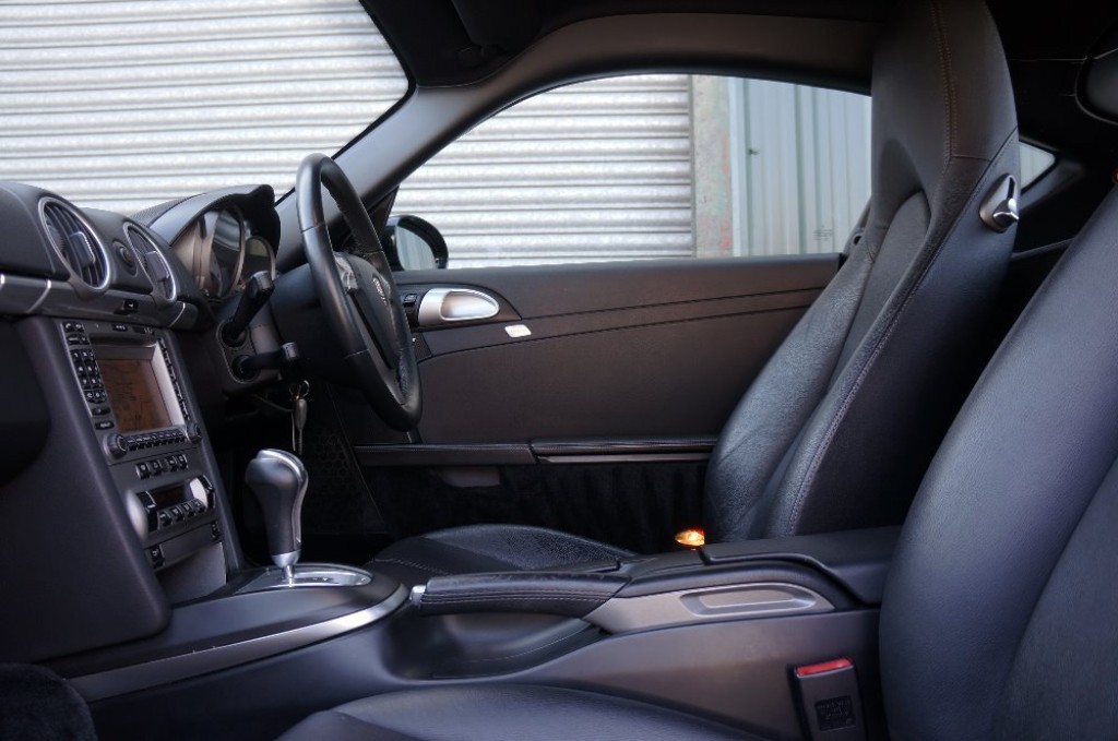 PORSCHE CAYMAN