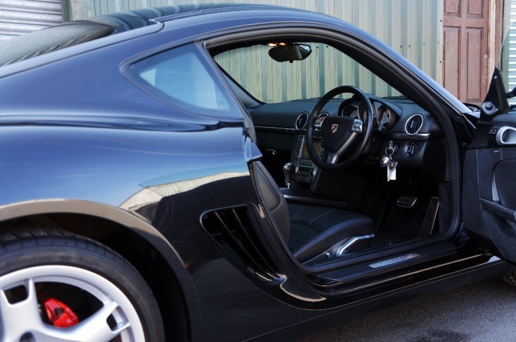 PORSCHE CAYMAN