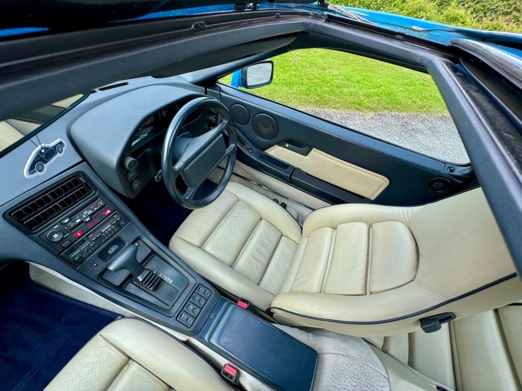 PORSCHE 928