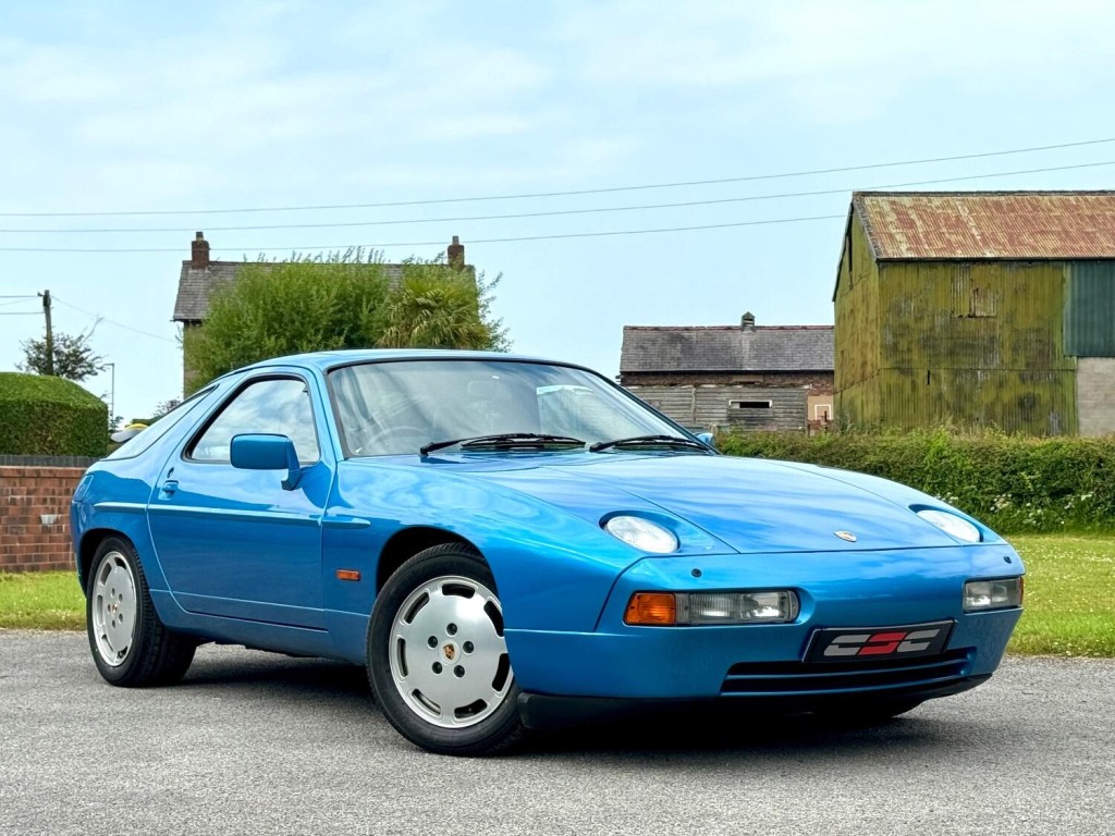 PORSCHE 928