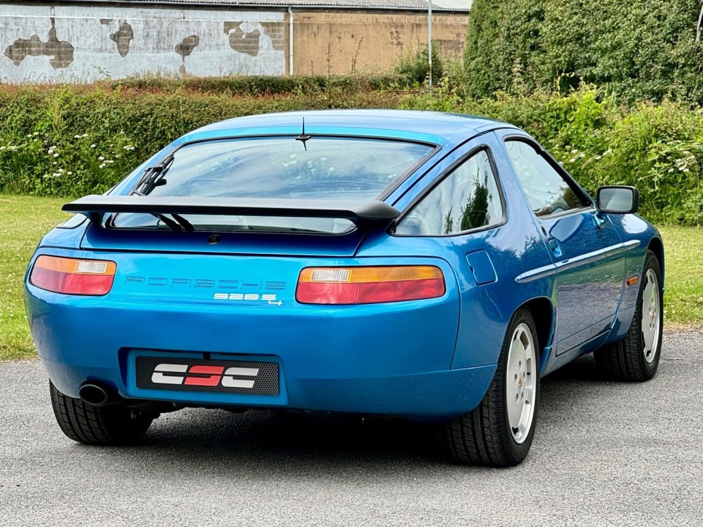 PORSCHE 928