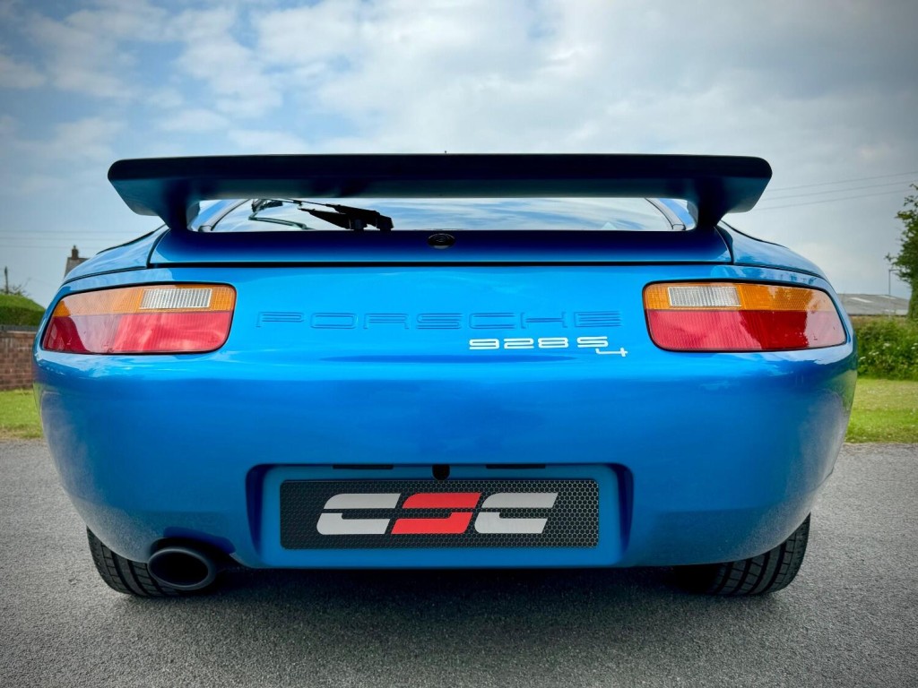 PORSCHE 928