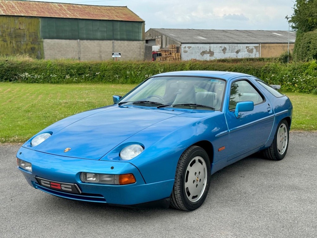 PORSCHE 928