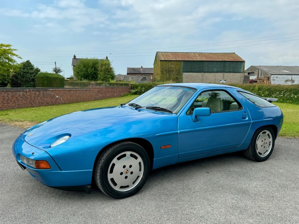 PORSCHE 928