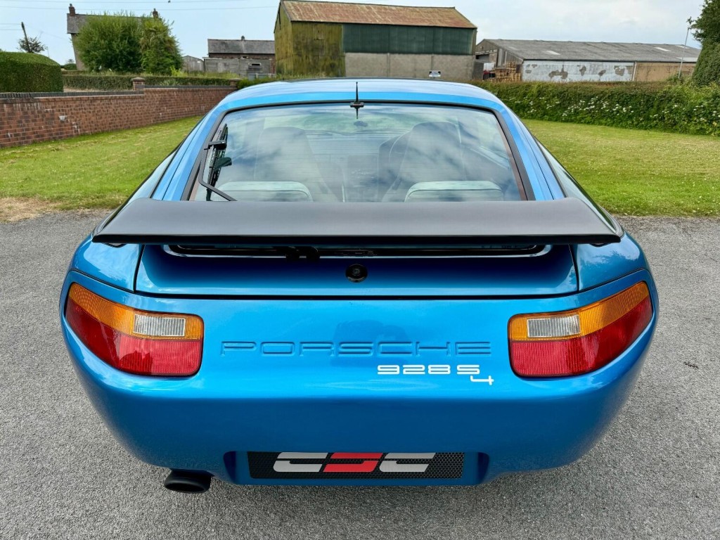 PORSCHE 928