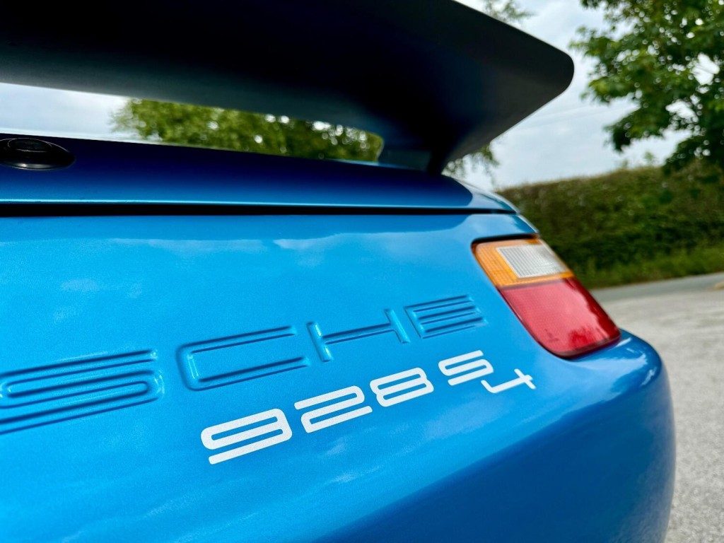 PORSCHE 928