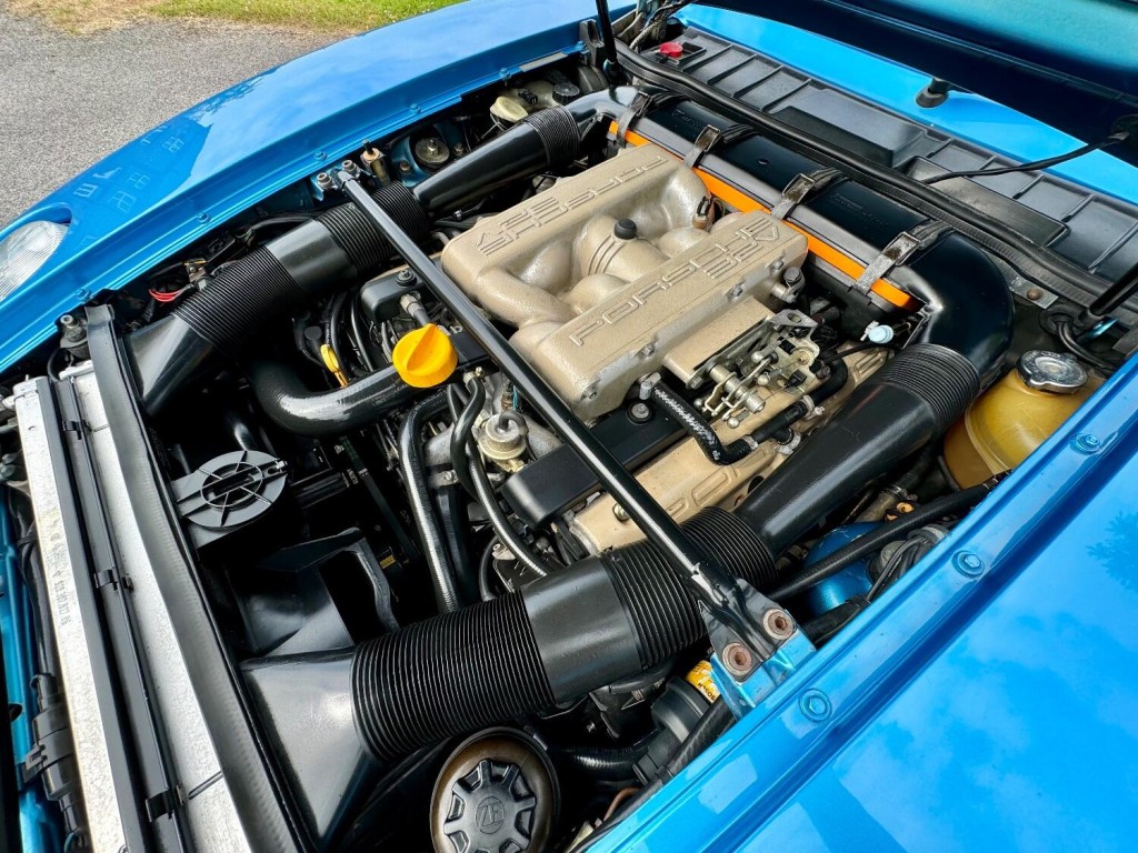 PORSCHE 928