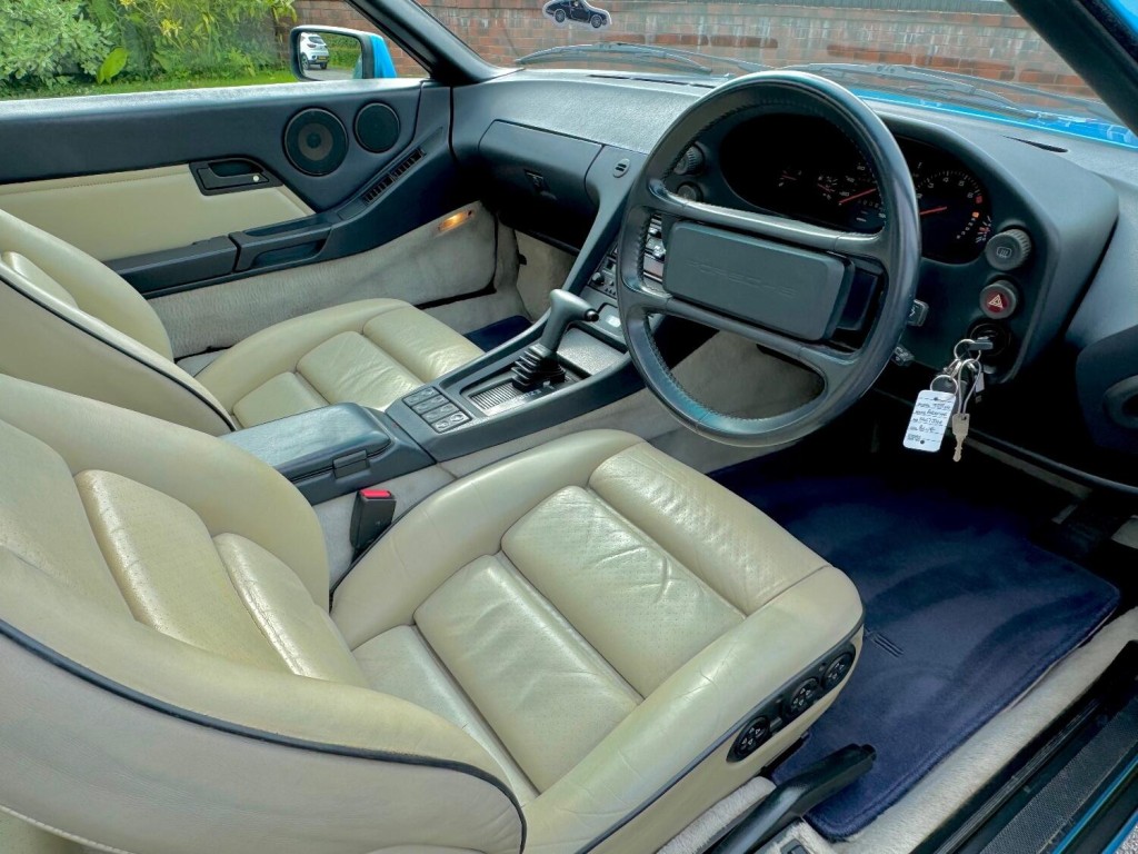 PORSCHE 928
