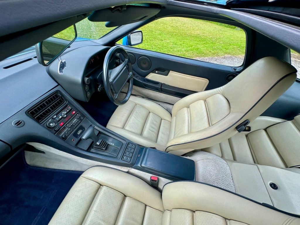 PORSCHE 928
