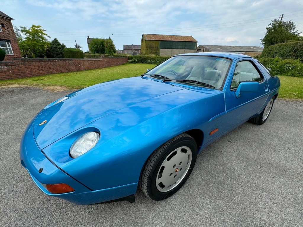 PORSCHE 928
