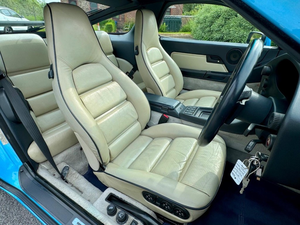 PORSCHE 928