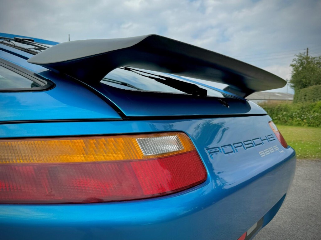 PORSCHE 928