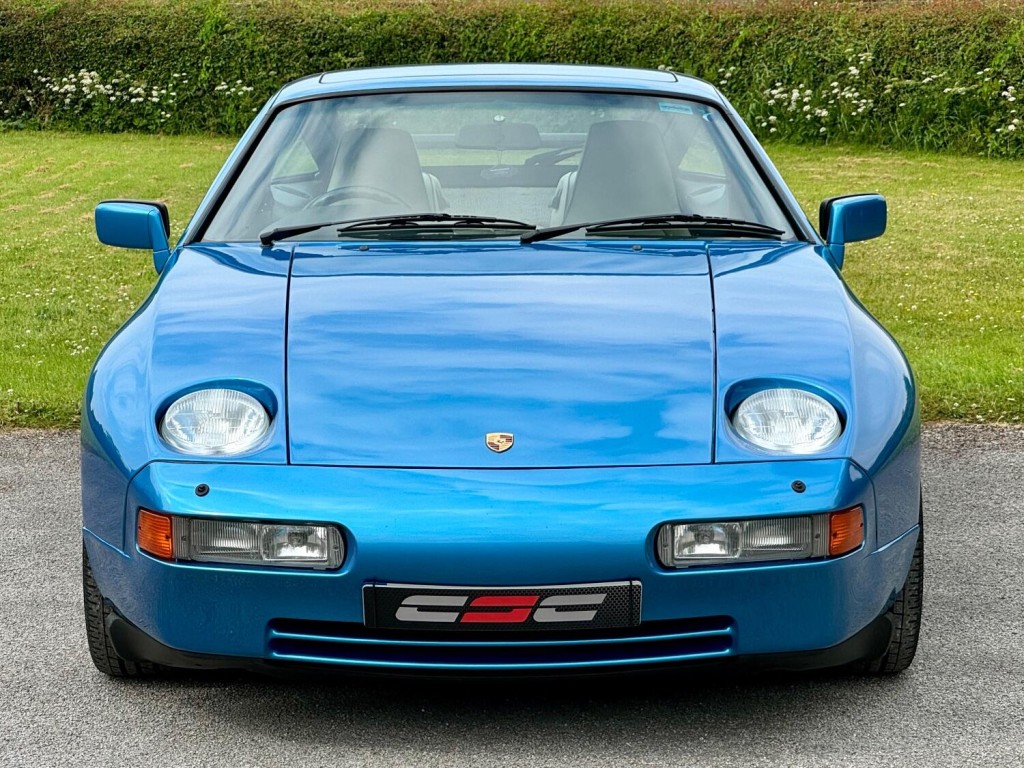 PORSCHE 928