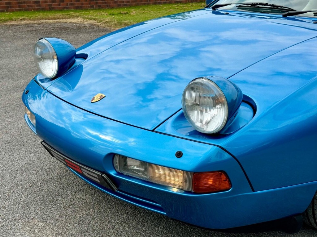 PORSCHE 928