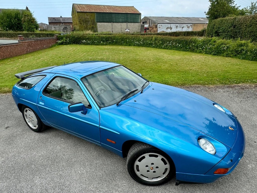 PORSCHE 928