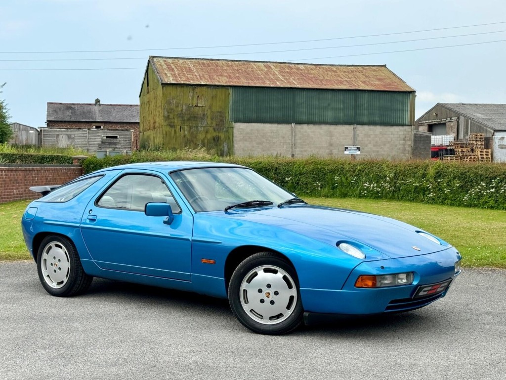 PORSCHE 928