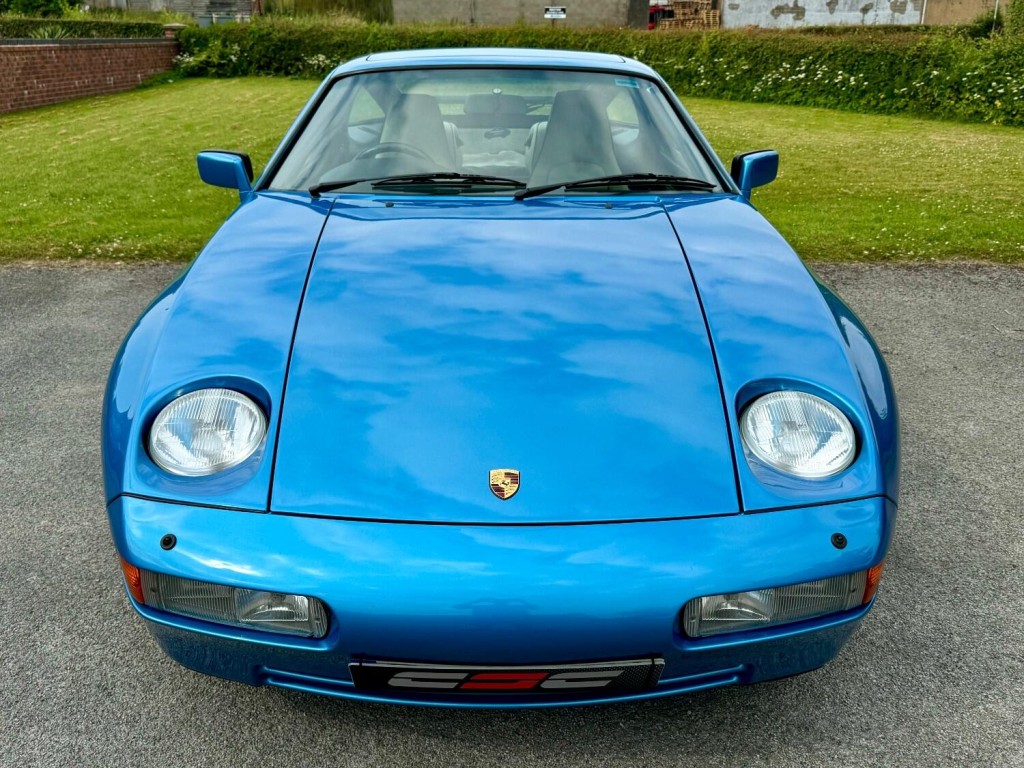PORSCHE 928