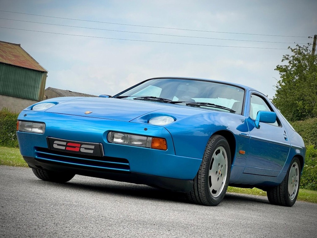 PORSCHE 928