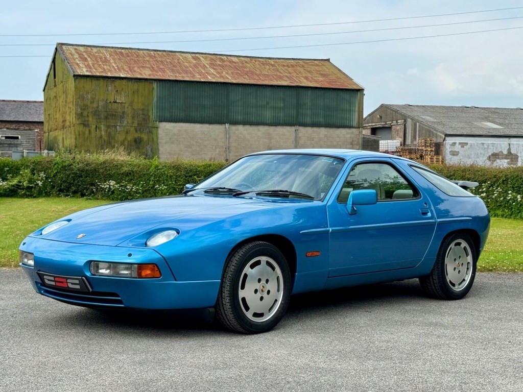 PORSCHE 928
