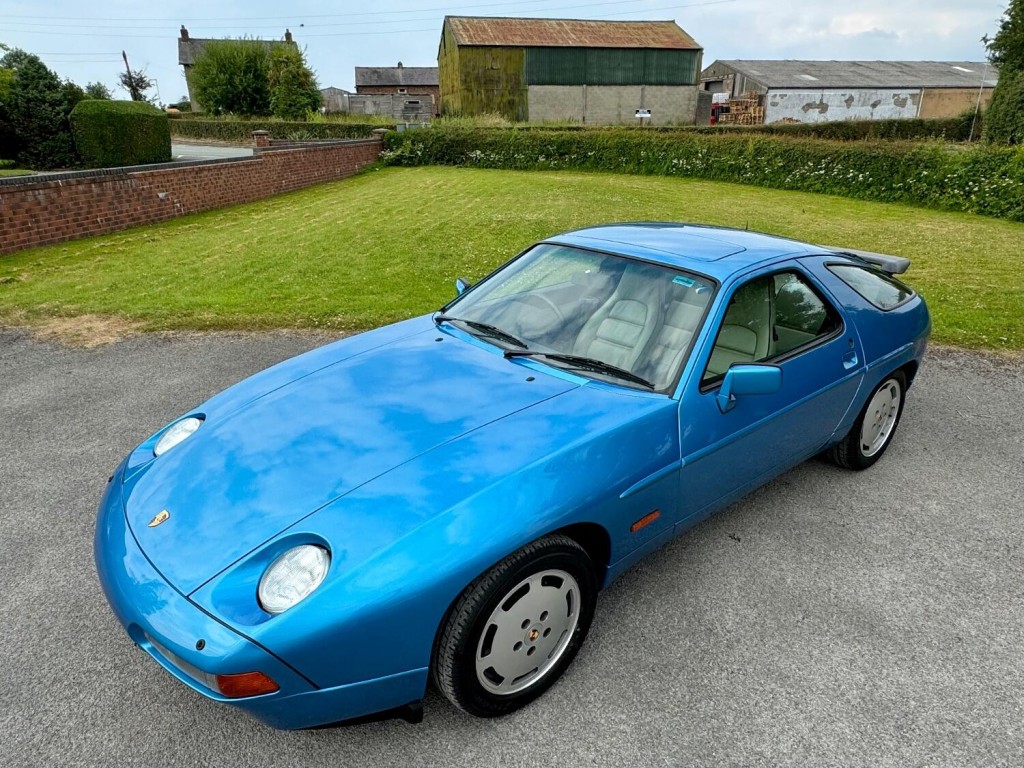 PORSCHE 928