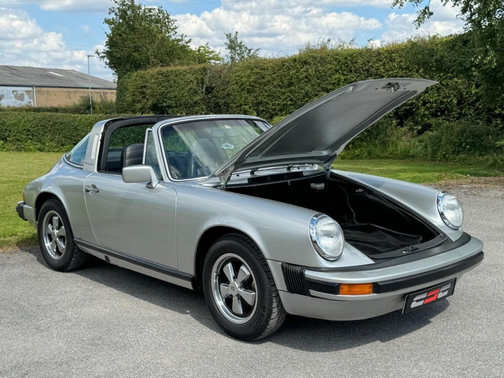 PORSCHE 911