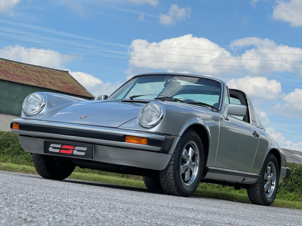 PORSCHE 911
