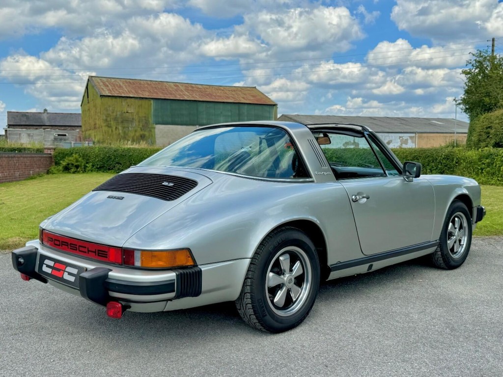 PORSCHE 911