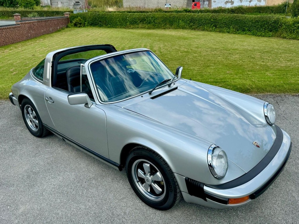 PORSCHE 911