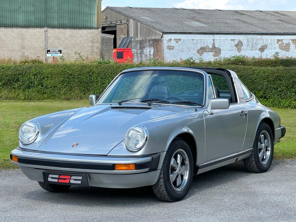 PORSCHE 911