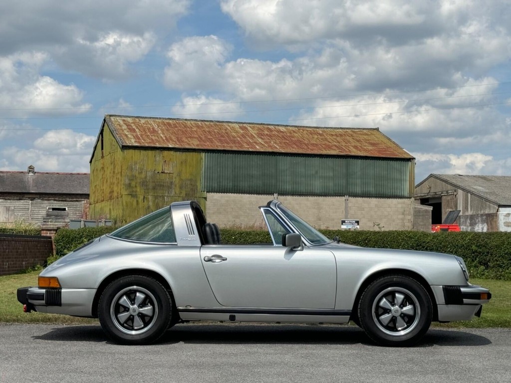 PORSCHE 911