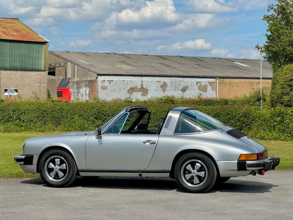 PORSCHE 911