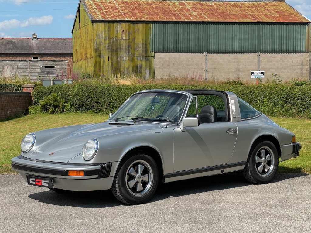 PORSCHE 911