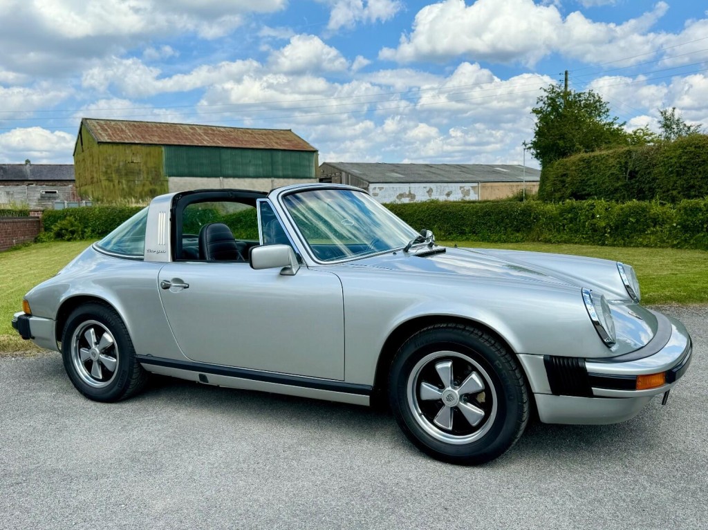 PORSCHE 911