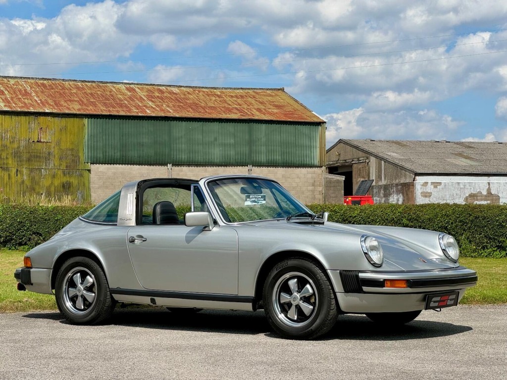 PORSCHE 911