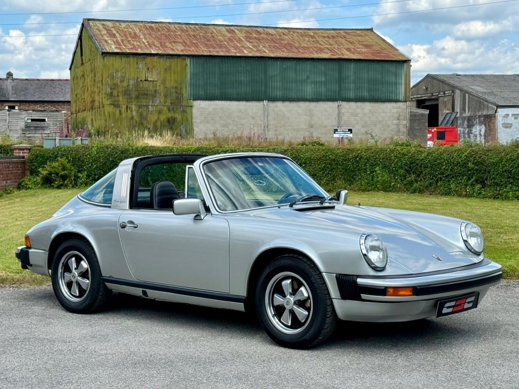 PORSCHE 911