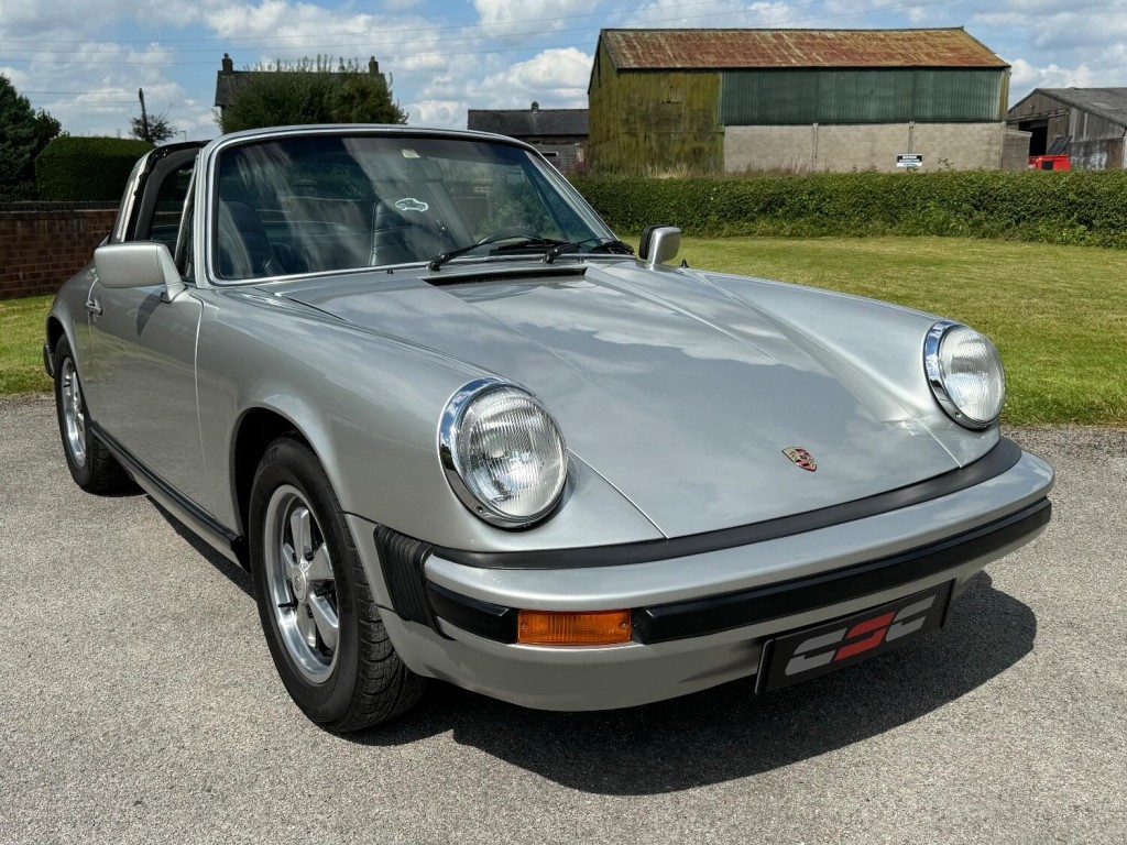 PORSCHE 911