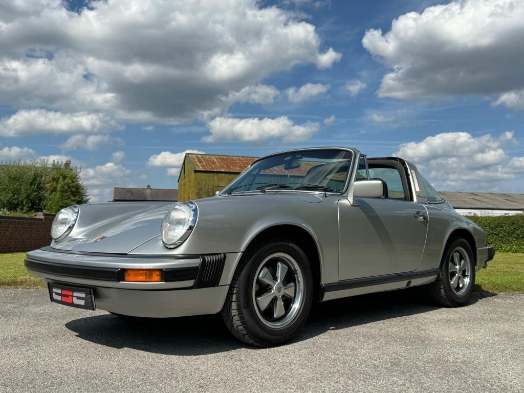 PORSCHE 911