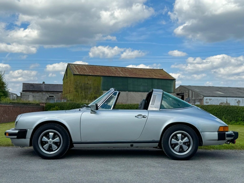 PORSCHE 911