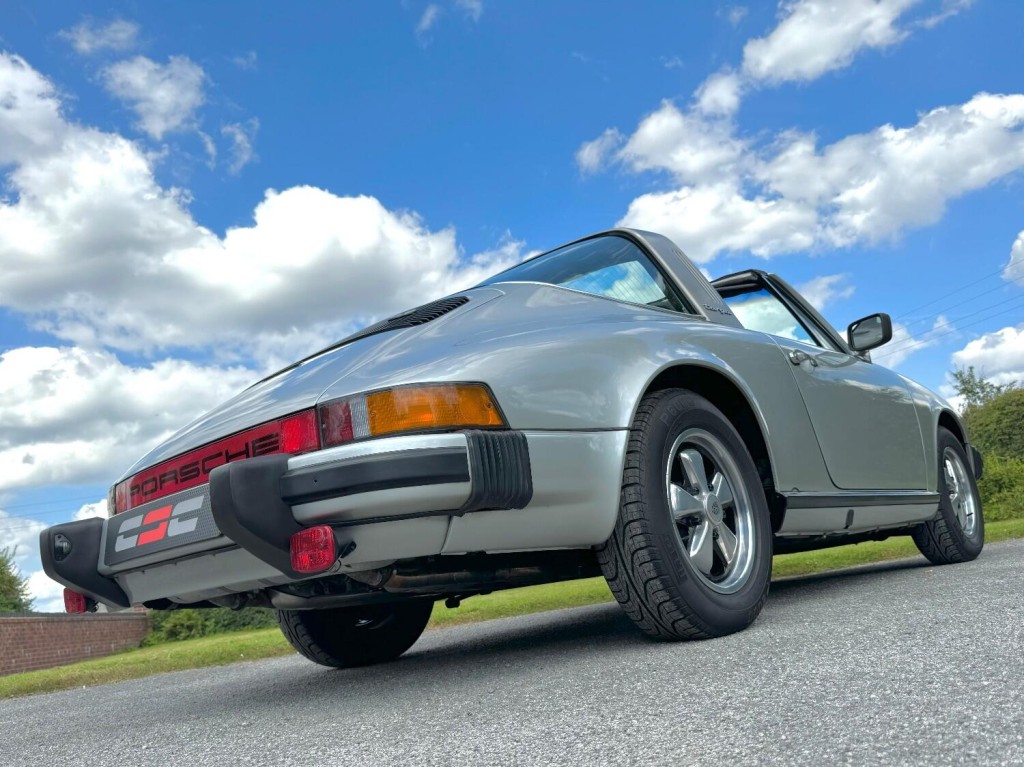 PORSCHE 911