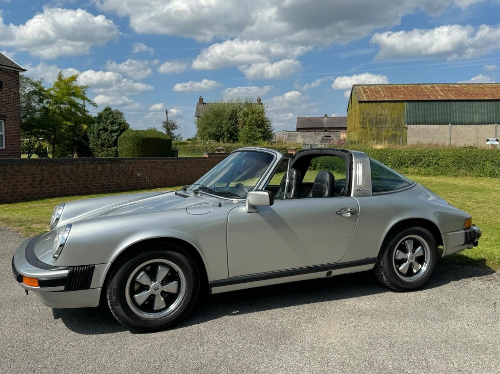 PORSCHE 911
