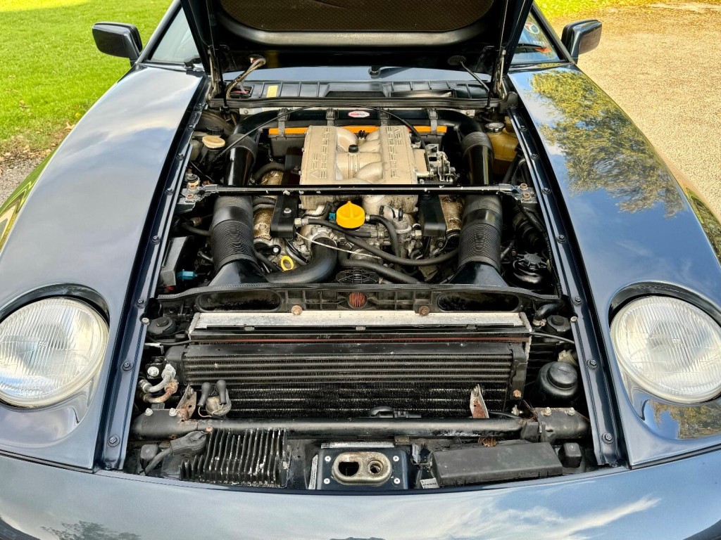 PORSCHE 928