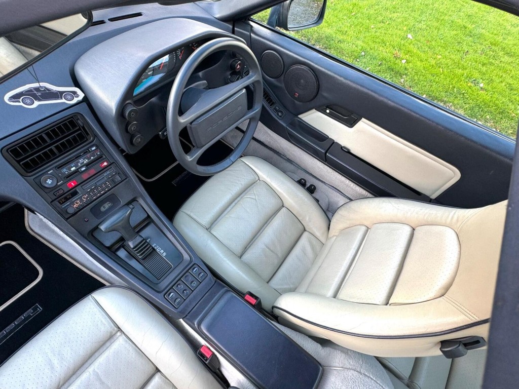 PORSCHE 928