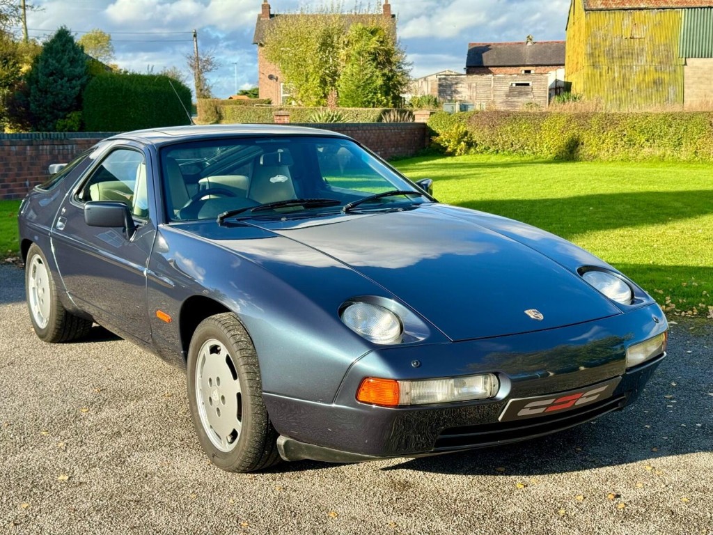PORSCHE 928