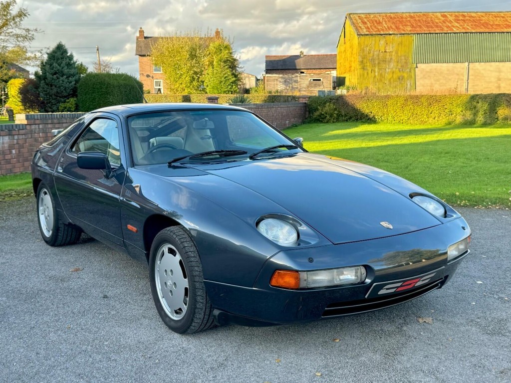 PORSCHE 928