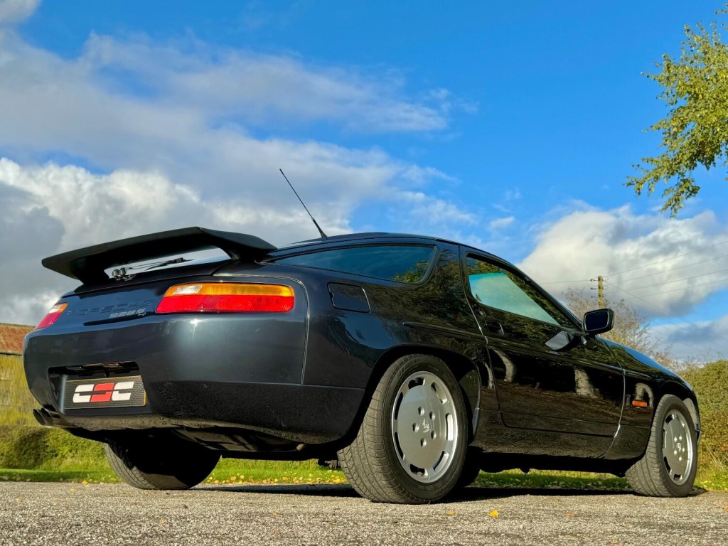 PORSCHE 928