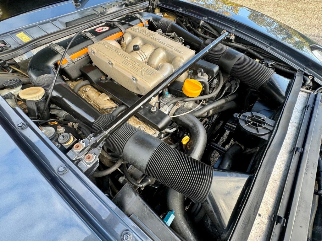 PORSCHE 928