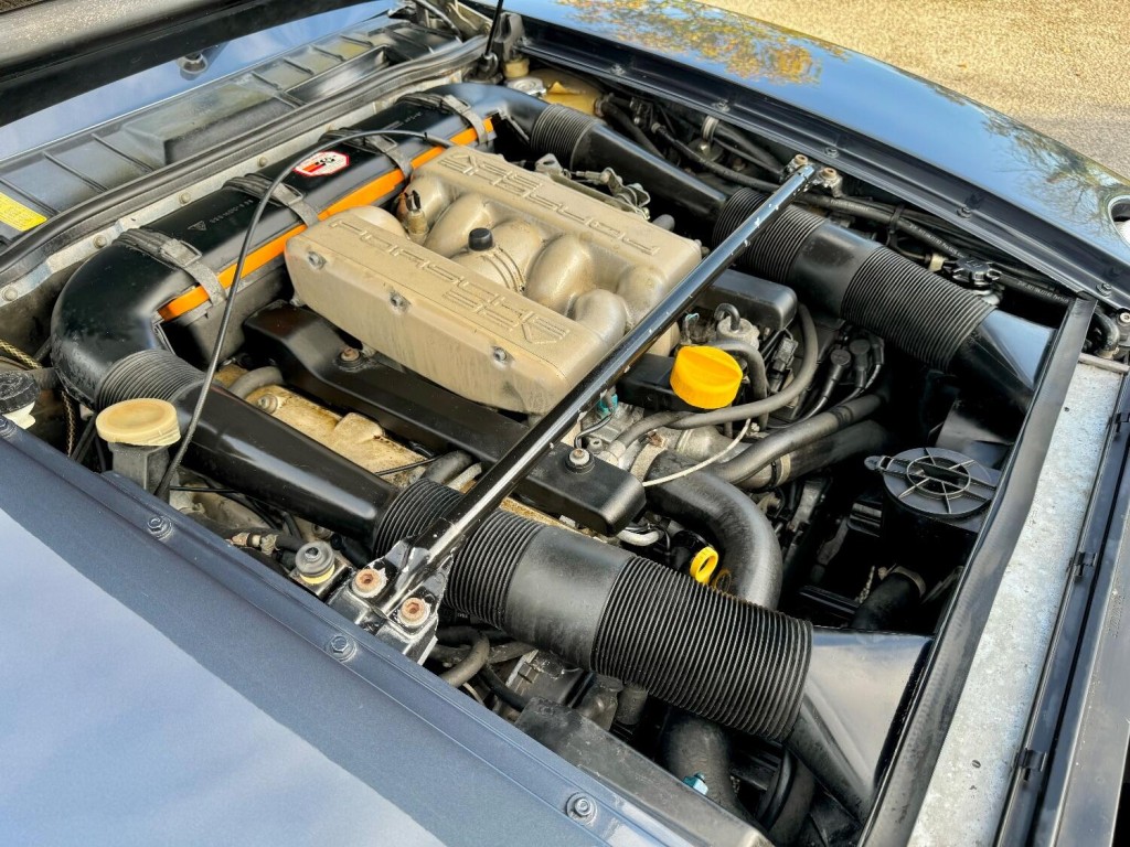 PORSCHE 928