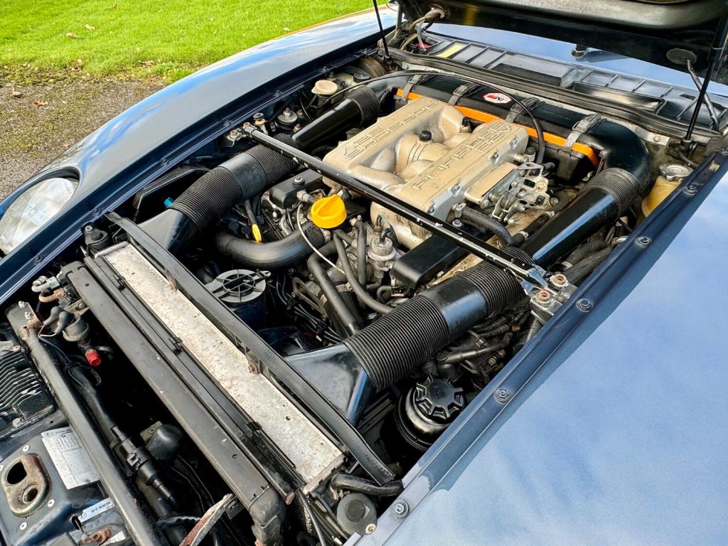 PORSCHE 928